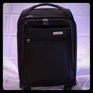 Samsonite Carry-On Spinner Suitcase (Black)